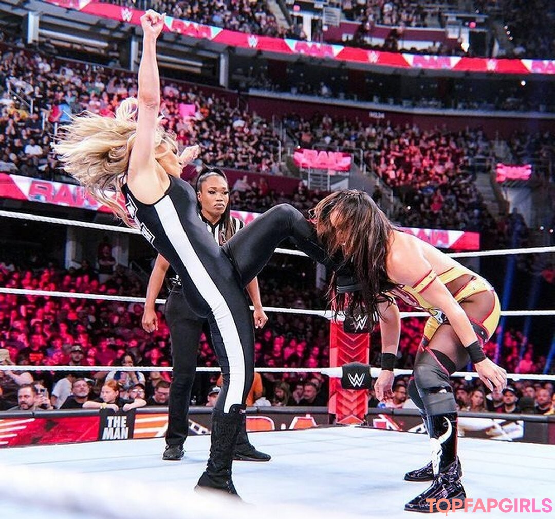 Foto di nudo di fuga di OnlyFans di Trish Stratus #1089