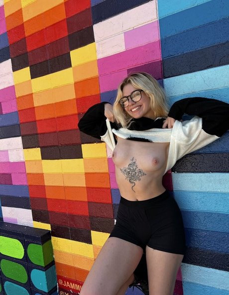 Foto di nudo di fuga di OnlyFans di Emily Oram