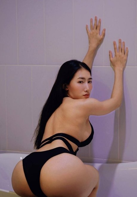 Foto di nudo di fuga di OnlyFans di Mochianaa