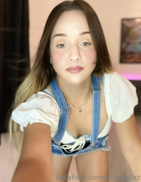 Foto di nudo di fuga di OnlyFans di Miawhitez