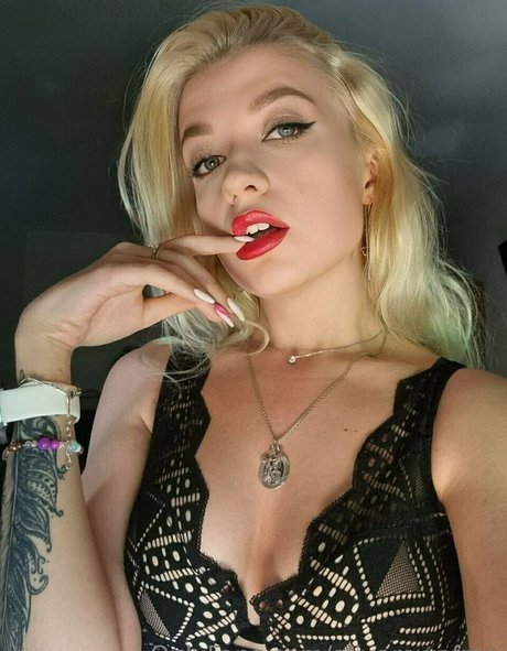 Foto di nudo di fuga di OnlyFans di Aliyarowefree