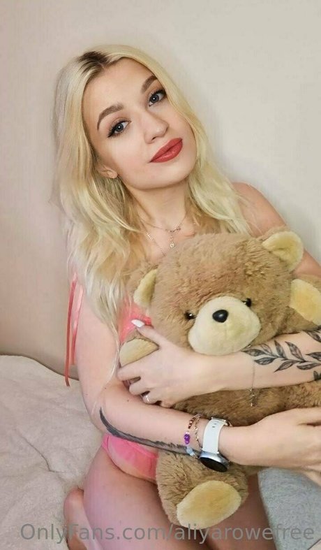 Foto di nudo di fuga di OnlyFans di Aliyarowefree