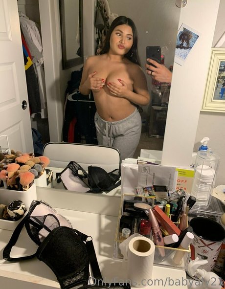 Foto di nudo di fuga di OnlyFans di Babyaly21