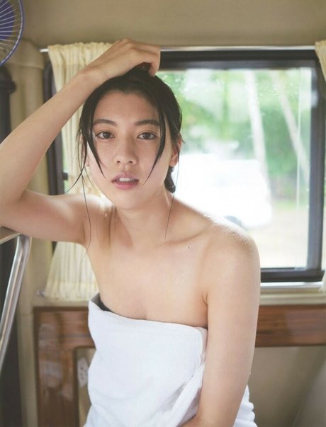 Foto di nudo di fuga di OnlyFans di Ayaka Miyoshi