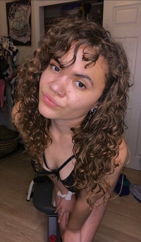 Foto di nudo di fuga di OnlyFans di Naudinala