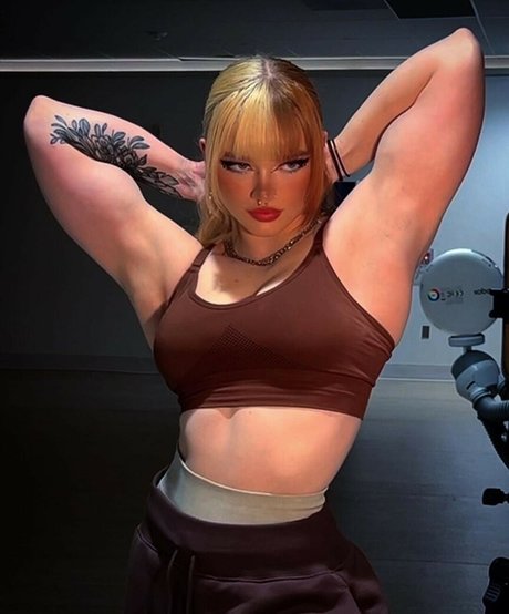 Foto di nudo di fuga di OnlyFans di Lilaclexx
