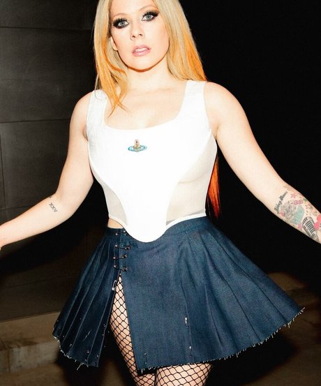 Foto di nudo di fuga di OnlyFans di Avril Lavigne