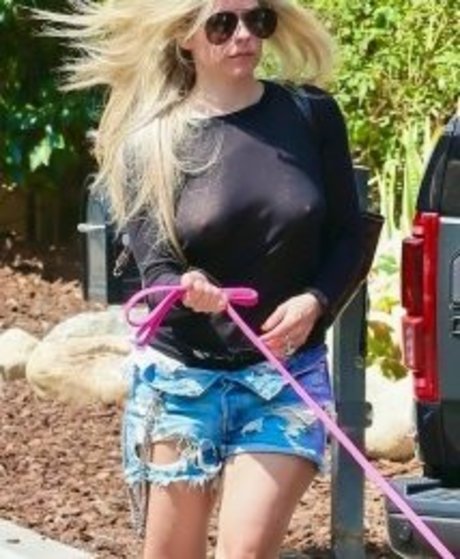 Foto di nudo di fuga di OnlyFans di Avril Lavigne