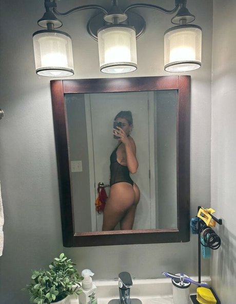 Foto di nudo di fuga di OnlyFans di Justine Ouellet