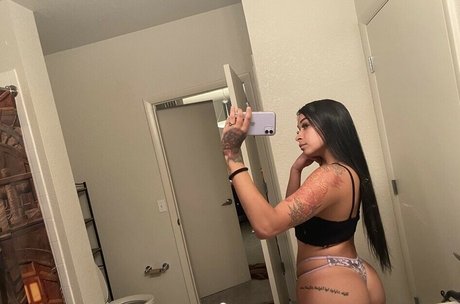 Foto di nudo di fuga di OnlyFans di Sensei Slurpee