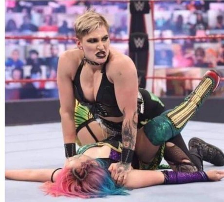 Foto di nudo di fuga di OnlyFans di Rhea Ripley