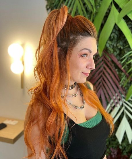 Mari Moon