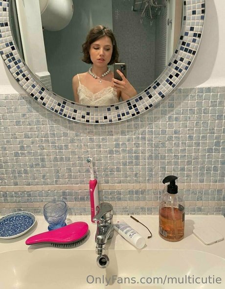 Foto di nudo di fuga di OnlyFans di Multicutie