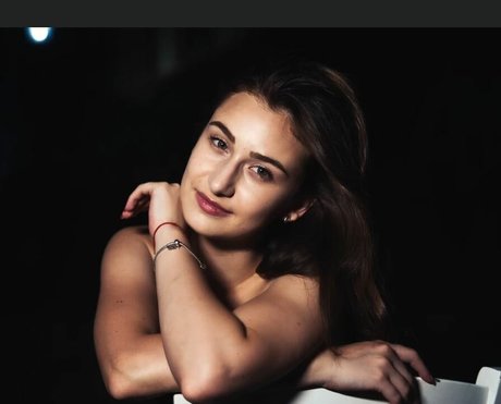Foto di nudo di fuga di OnlyFans di Camelia Arama