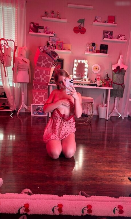 Foto di nudo di fuga di OnlyFans di Avacherrry