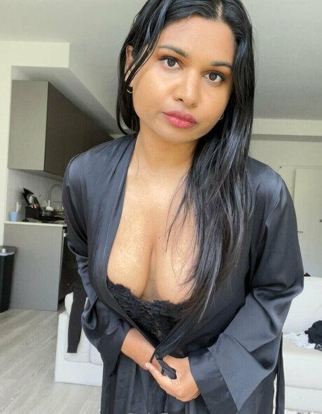 Foto di nudo di fuga di OnlyFans di Miss Patel
