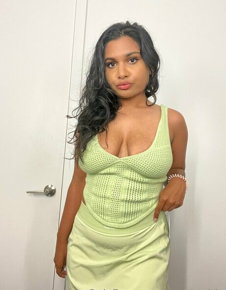 Foto di nudo di fuga di OnlyFans di Miss Patel