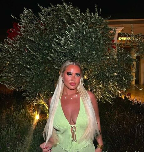 Bigboobzbarbie
