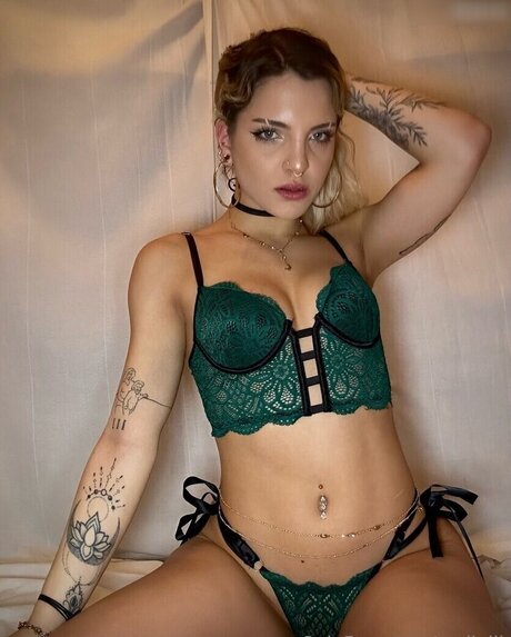 Foto di nudo di fuga di OnlyFans di Nadiniii