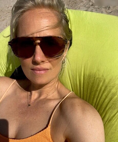 Foto di nudo di fuga di OnlyFans di Angela Fingererben