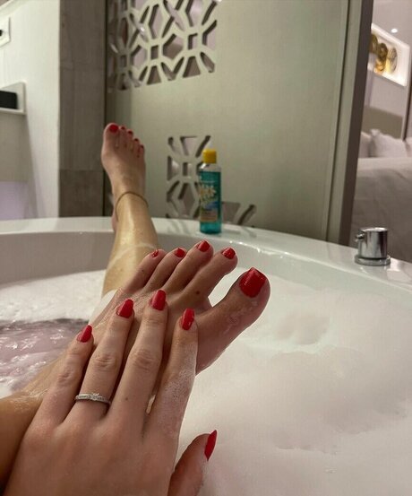 Adrianafeetgirl