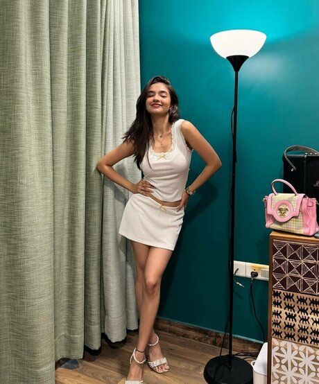 Foto di nudo di fuga di OnlyFans di Anushka Sen