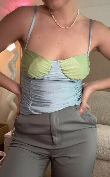 Foto di nudo di fuga di OnlyFans di Camille Lv