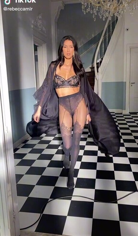 Foto di nudo di fuga di OnlyFans di Rebecca Mir