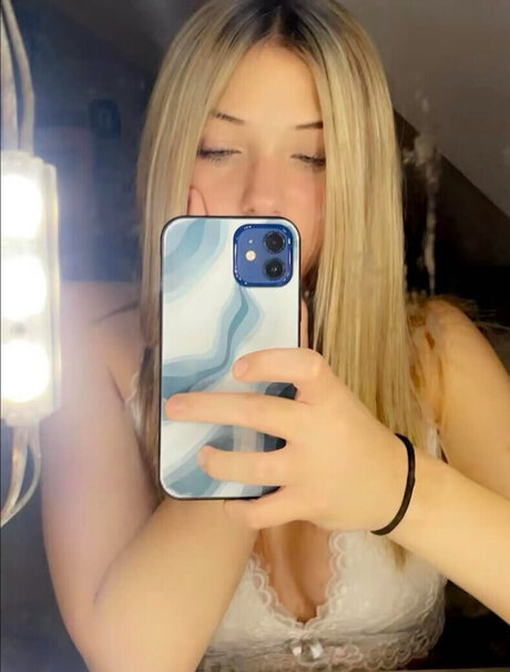 Foto di nudo di fuga di OnlyFans di Blondexbb  Bryanamae