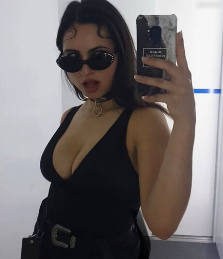 Foto di nudo di fuga di OnlyFans di Mzhetfield