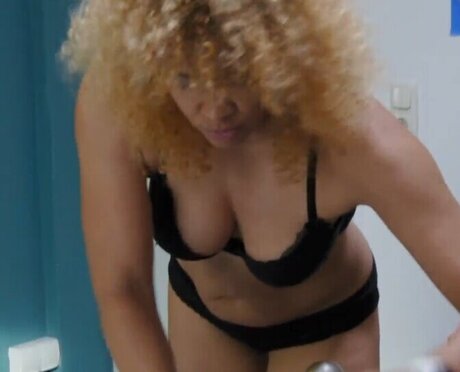 Foto di nudo di fuga di OnlyFans di Diana Schneider