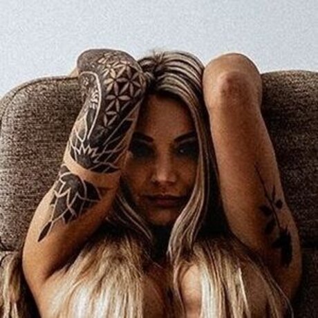 Foto di nudo di fuga di OnlyFans di Akinna