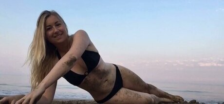 Foto di nudo di fuga di OnlyFans di Lena Kupke