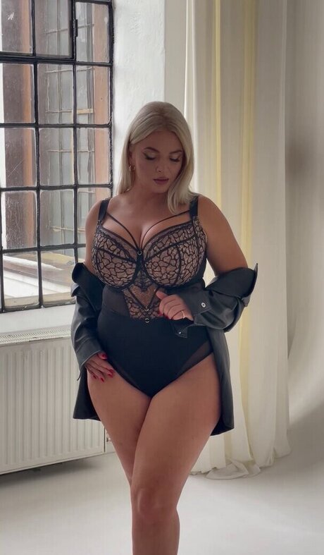 Foto di nudo di fuga di OnlyFans di Ines Cudna