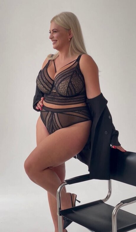 Foto di nudo di fuga di OnlyFans di Ines Cudna