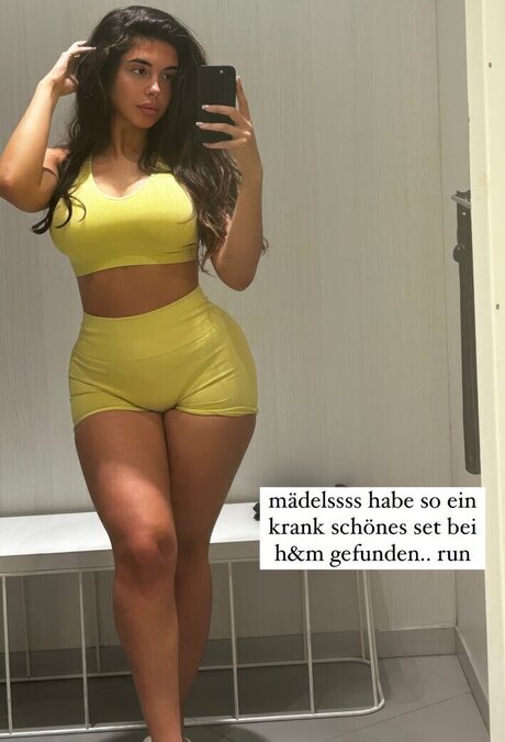 Foto di nudo di fuga di OnlyFans di Lya Aylin