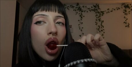 Foto di nudo di fuga di OnlyFans di Sleepgirlasmr