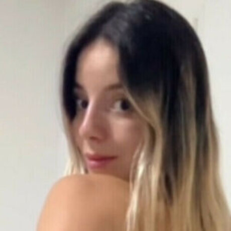 Foto di nudo di fuga di OnlyFans di Claudiadara