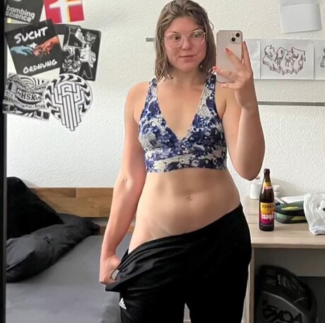 Foto di nudo di fuga di OnlyFans di Anne Sttzner
