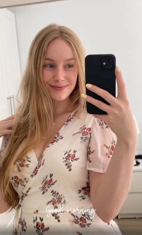 Foto di nudo di fuga di OnlyFans di Nadine Von Relaxasmr