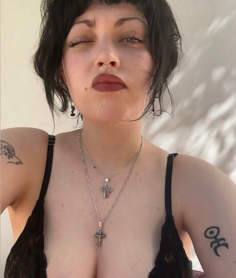 Foto di nudo di fuga di OnlyFans di Violet Grohl