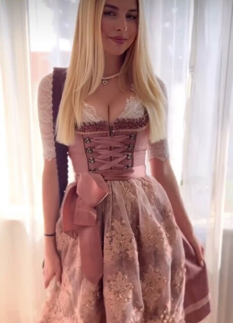 Foto di nudo di fuga di OnlyFans di Jellina
