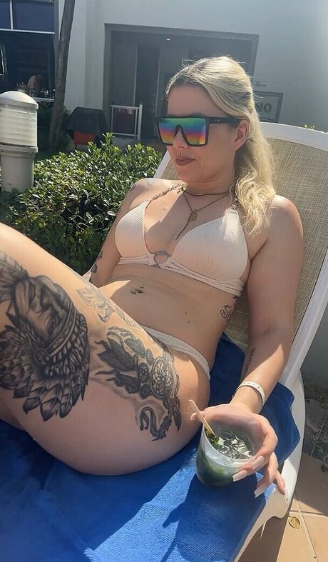 Foto di nudo di fuga di OnlyFans di Die Meedtis