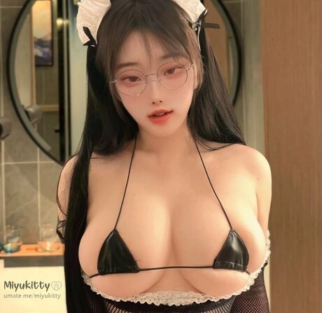 Foto di nudo di fuga di OnlyFans di Miyu Kitty
