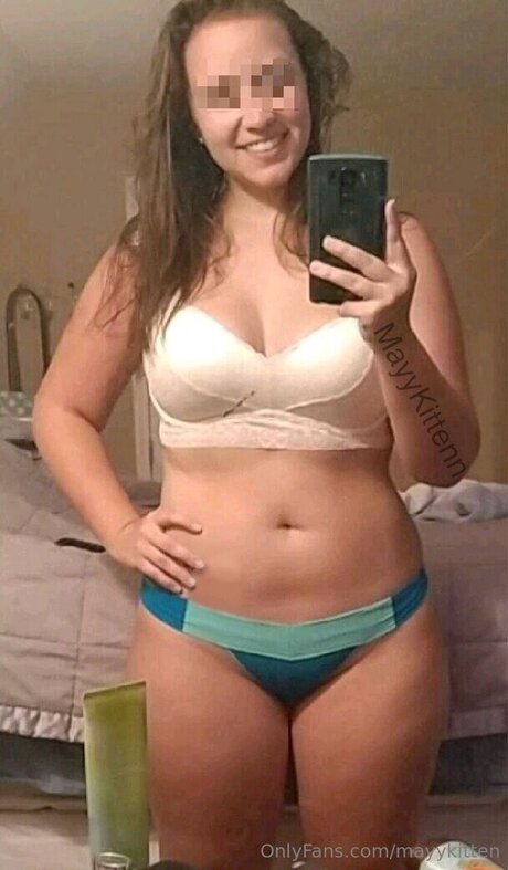 Foto di nudo di fuga di OnlyFans di Mayykitten