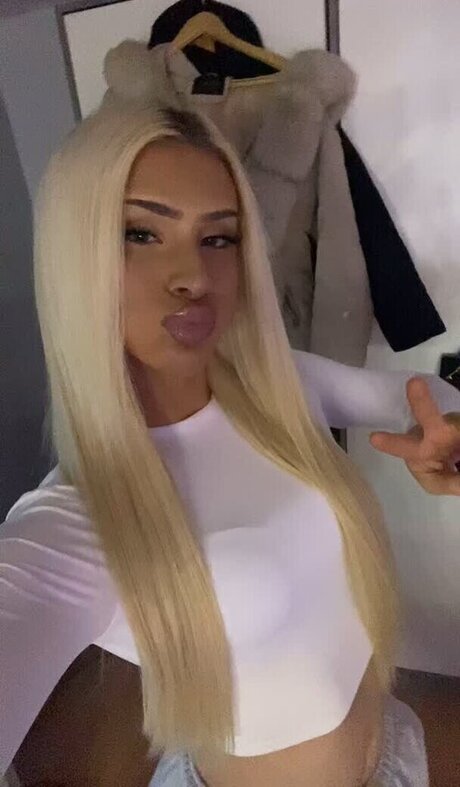 Foto di nudo di fuga di OnlyFans di Barbie Lessa