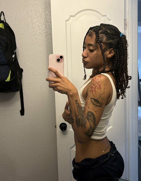 Foto di nudo di fuga di OnlyFans di Jellyfishlegend