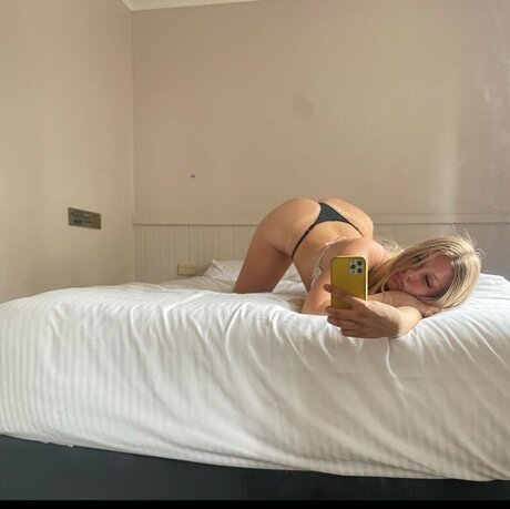 Foto di nudo di fuga di OnlyFans di Zoeetheredge