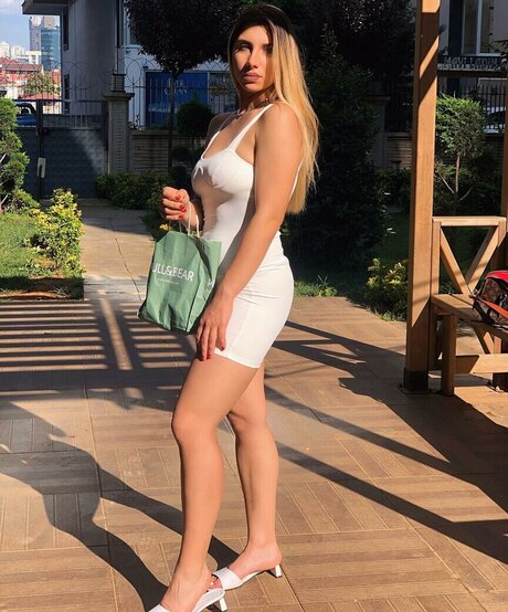 Foto di nudo di fuga di OnlyFans di Elif Karaarslan