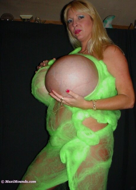 Maxi Mounds